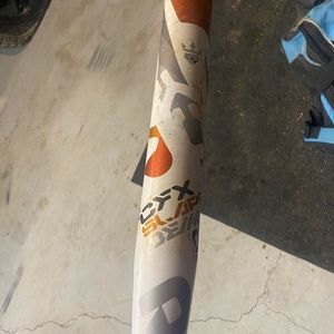 Demarina softball bat